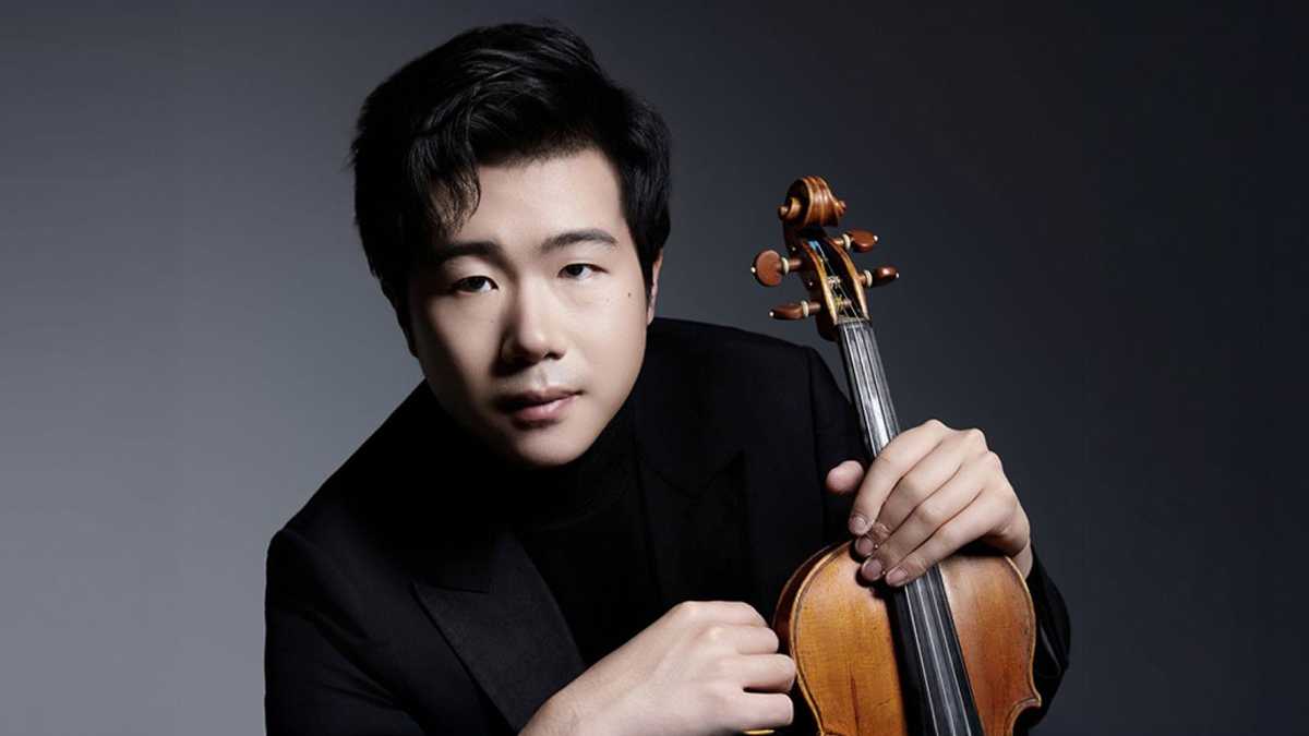 Johns Creek Symphony Orchestra soloist Simon Zhu with his violin